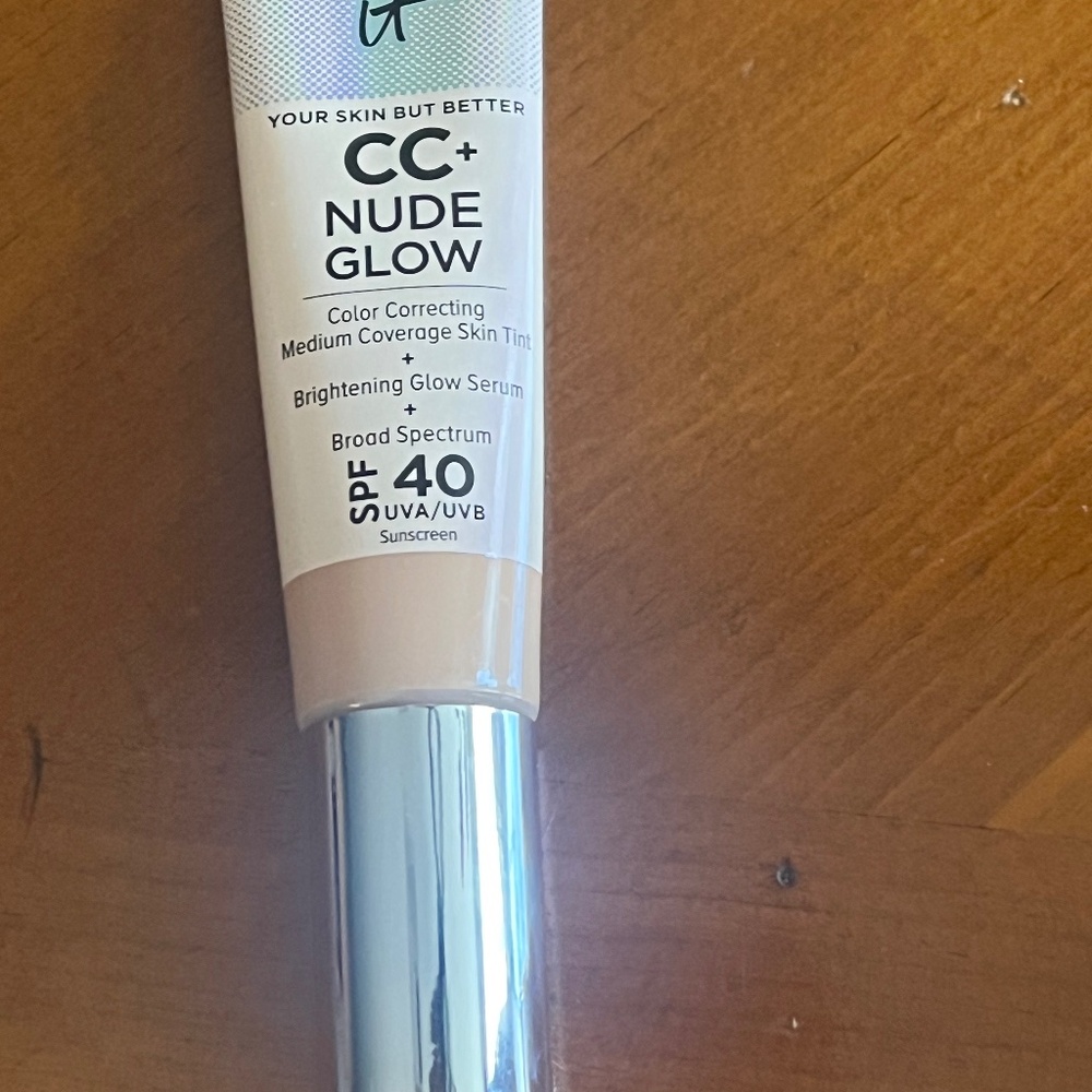 It  cc+ nude glow foundation